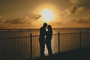 元カノとキスする関係で復縁はあり得る？元カノの心理は？のアイキャッチ画像